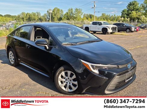 Used 2024 Toyota Corolla LE AWD/4WD image 1