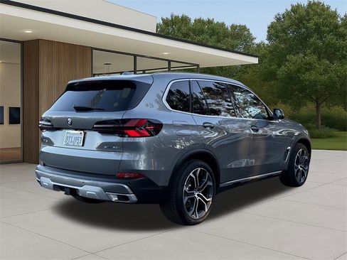 Used 2026 BMW X5 sDrive40i w/ Premium Package image 8