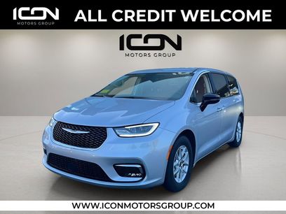 Used 2024 Chrysler Pacifica Touring-L