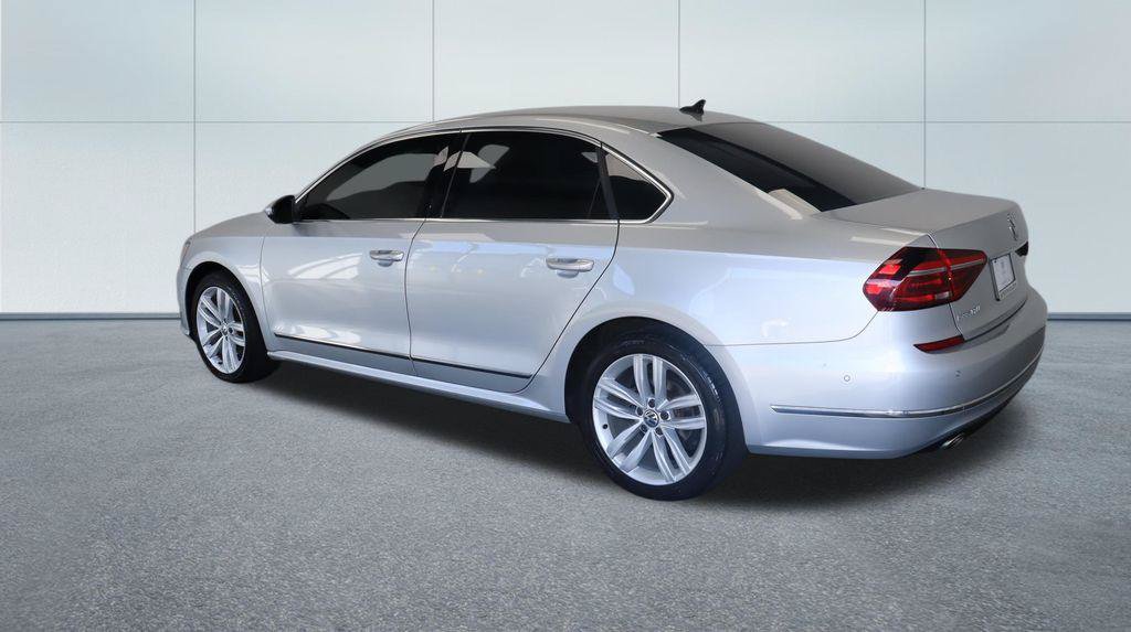 Used 2018 Volkswagen Passat 2.0T SEL Premium FWD image 3