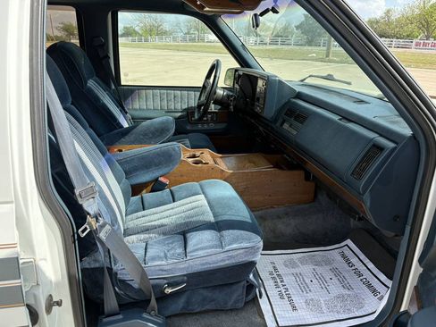 Used 1993 Chevrolet Suburban 2WD image 16