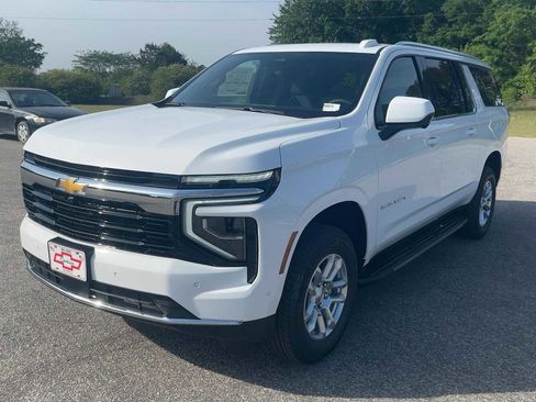 New 2026 Chevrolet Suburban LS AWD/4WD image 2
