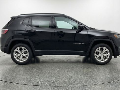 Used 2025 Jeep Compass Latitude image 11