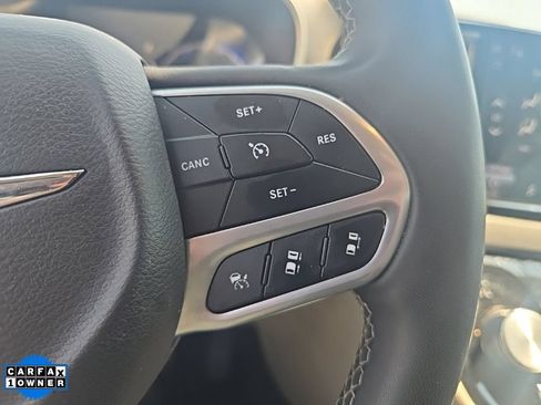 Used 2024 Chrysler Pacifica Touring-L FWD image 13