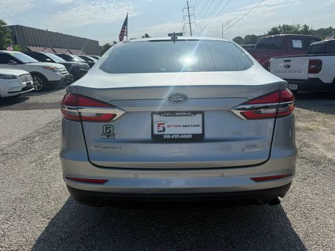 Used 2020 Ford Fusion SE FWD image 4