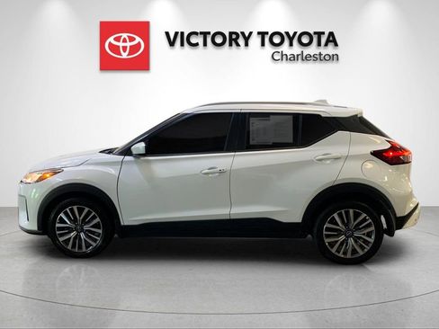 Used 2024 Nissan Kicks SV FWD image 2
