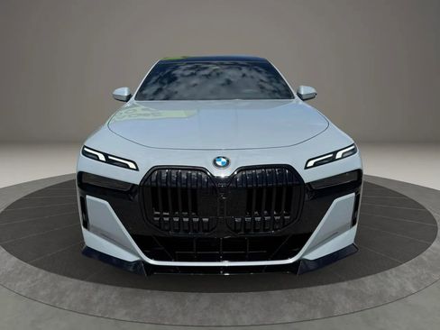 Used 2023 BMW 740i w/ Parking Assistance Package RWD image 3