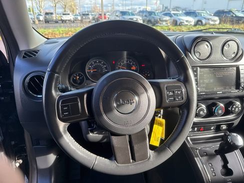 Used 2016 Jeep Patriot High Altitude image 28