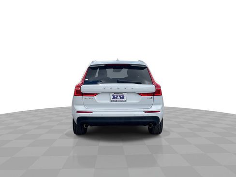 Used 2021 Volvo XC60 T5 Momentum w/ Premium Package image 7