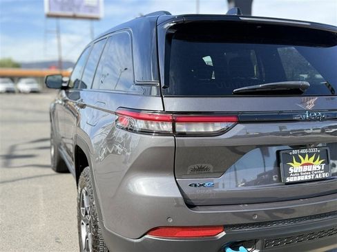Used 2022 Jeep Grand Cherokee Trailhawk AWD/4WD image 17