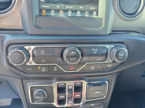 Used 2021 Jeep Wrangler Unlimited Sport image 23