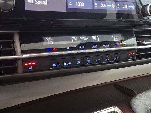 Used 2024 Toyota Sienna XLE image 16