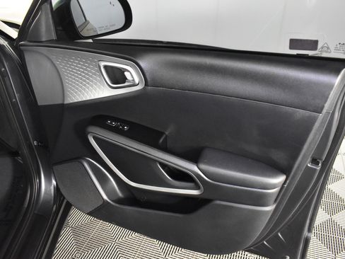 Used 2023 Kia Soul LX w/ Option Group 015 image 41