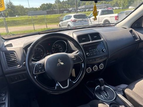 Used 2017 Mitsubishi Outlander Sport LE FWD image 12