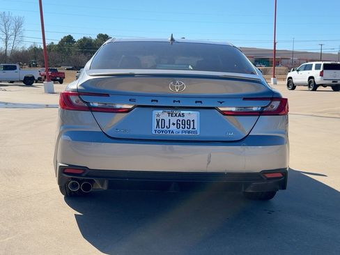 Used 2025 Toyota Camry SE image 10