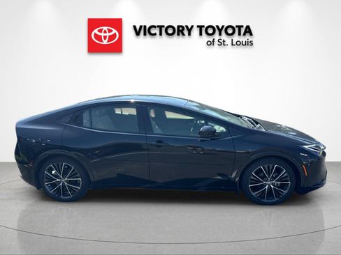 Used 2024 Toyota Prius XLE FWD image 2