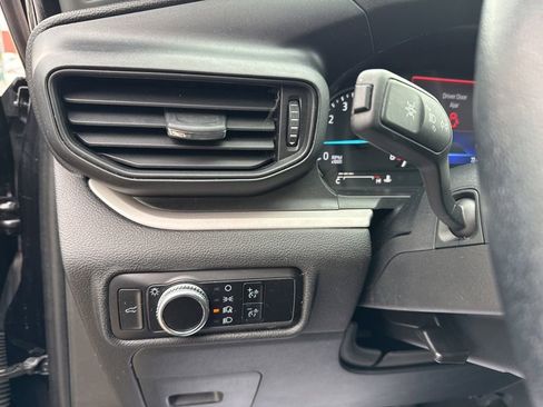 Used 2023 Ford Explorer XLT image 13