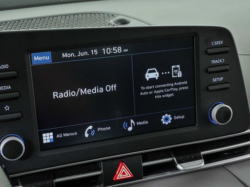 Used 2025 Hyundai Elantra SE FWD image 13