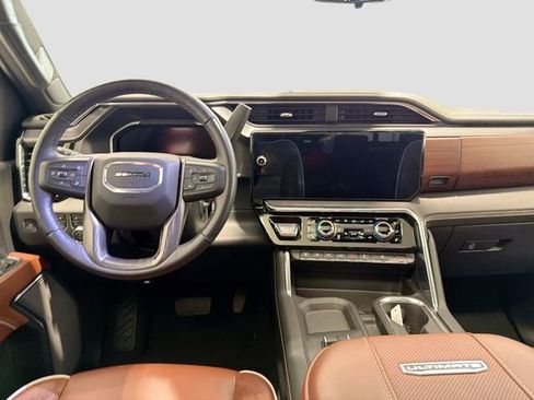Used 2024 GMC Sierra 3500 Denali Ultimate AWD/4WD image 19