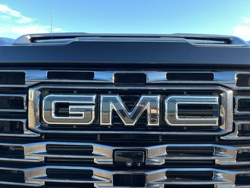 Used 2025 GMC Sierra 2500 Denali Ultimate AWD/4WD image 6