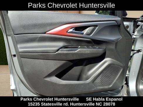 Certified 2025 Chevrolet Equinox EV RS FWD image 17