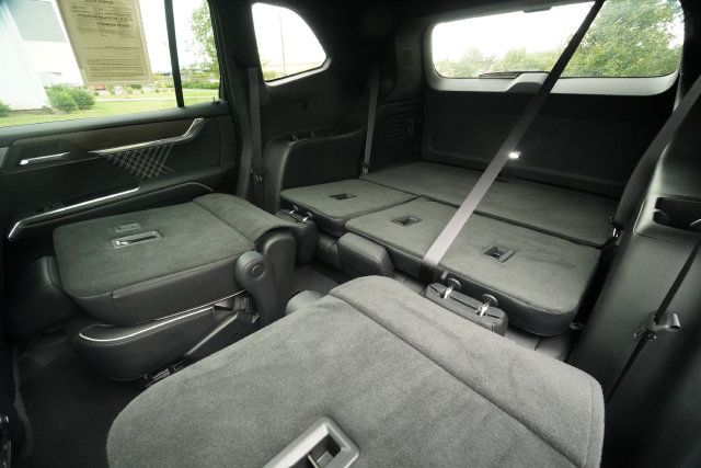 Used 2025 GMC Acadia Denali w/ Super Cruise Package FWD image 26