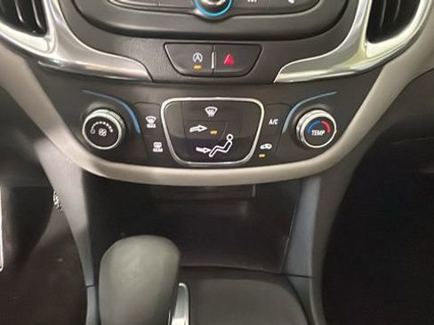 Used 2022 Chevrolet Equinox LS FWD image 23