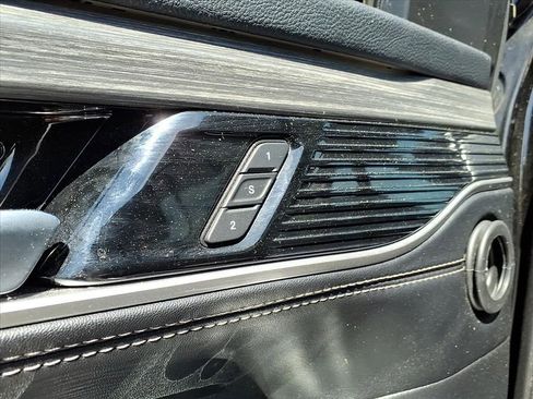 Used 2024 Jeep Wagoneer Series III AWD/4WD image 10