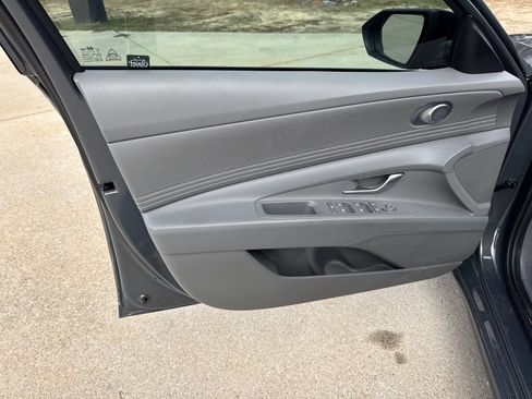 Certified 2025 Hyundai Elantra Sport image 10