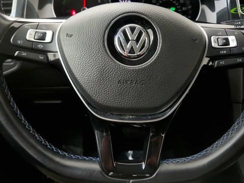 Used 2019 Volkswagen e-Golf SE w/ Driver Assistance Package FWD image 57