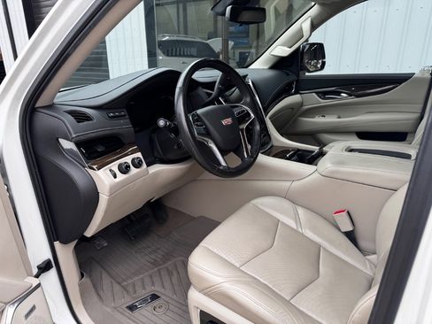 Used 2020 Cadillac Escalade Luxury image 21