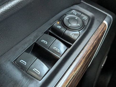 Used 2019 Chevrolet Silverado 1500 High Country w/ Technology Package AWD/4WD image 25