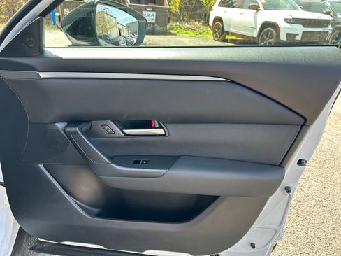 Used 2025 MAZDA CX-50 AWD 2.5 S w/ Preferred Package image 32