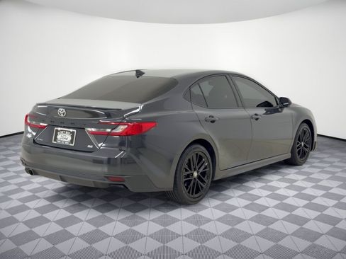 Used 2025 Toyota Camry SE w/ Convenience Package FWD image 9