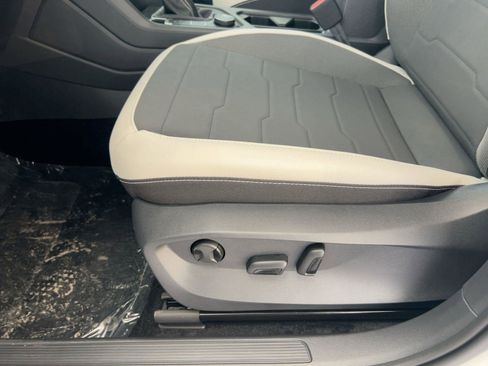 New 2026 Volkswagen Taos SE image 14