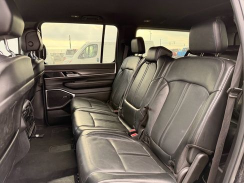 Used 2024 Jeep Wagoneer L Series II w/ Flexible Seating Group image 6