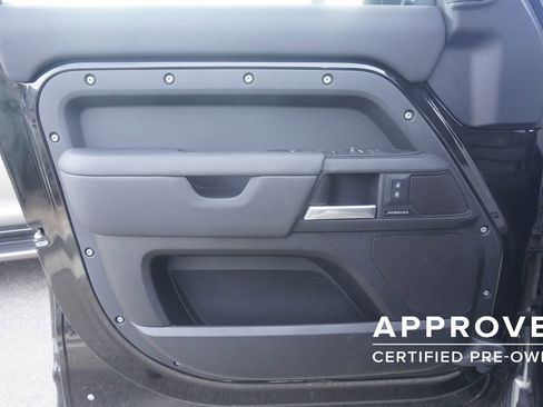 Used 2025 Land Rover Defender 110 S image 17