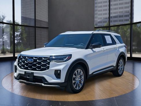 Certified 2025 Ford Explorer Platinum RWD image 7