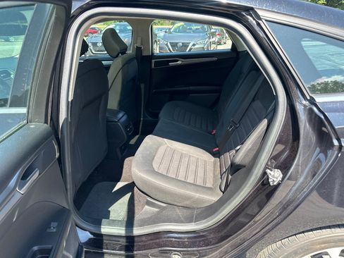 Used 2020 Ford Fusion SE FWD image 15