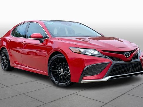 Used 2021 Toyota Camry XSE image 3