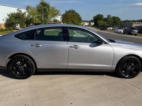 Used 2025 Honda Accord SE image 6