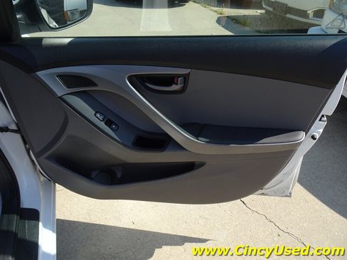 Used 2014 Hyundai Elantra SE FWD image 26