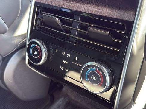 Used 2023 Land Rover Range Rover SE image 15