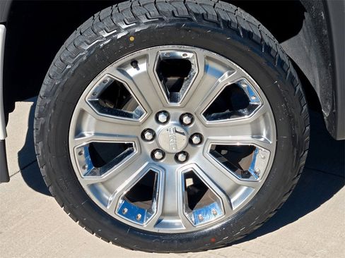 Used 2017 GMC Sierra 1500 Denali w/ Denali Ultimate Package image 9