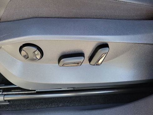 Used 2023 Volkswagen Tiguan SE R-Line image 15