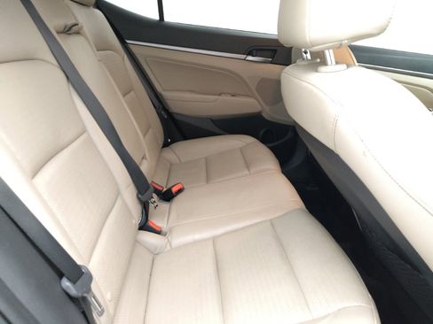 Used 2018 Hyundai Elantra Limited image 19