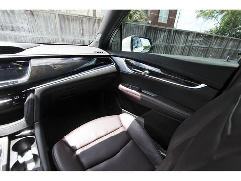 Used 2023 Cadillac XT6 Premium Luxury FWD image 11
