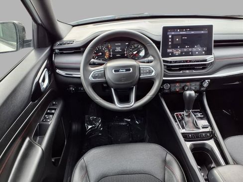 Used 2023 Jeep Compass Trailhawk image 4