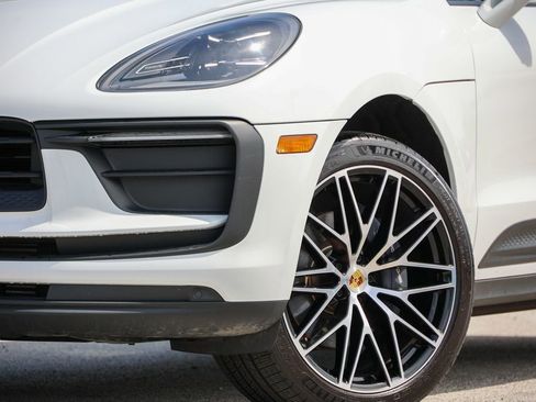 Certified 2026 Porsche Macan AWD/4WD image 8