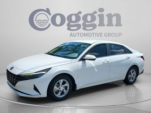 Certified 2023 Hyundai Elantra SE w/ Cargo Package FWD image 1